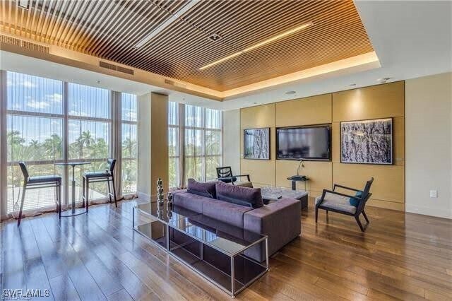 Foto del edificio - 3000 Oasis Grand Blvd