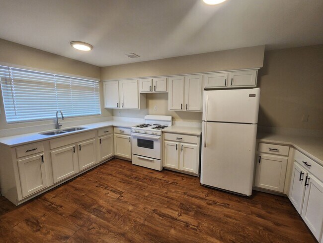 Photo - #1063- 1901W Weldon LLC Apartment