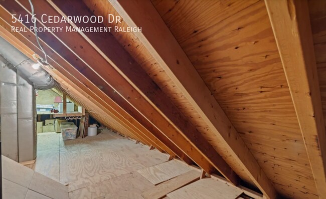 Foto del edificio - 5416 Cedarwood Dr