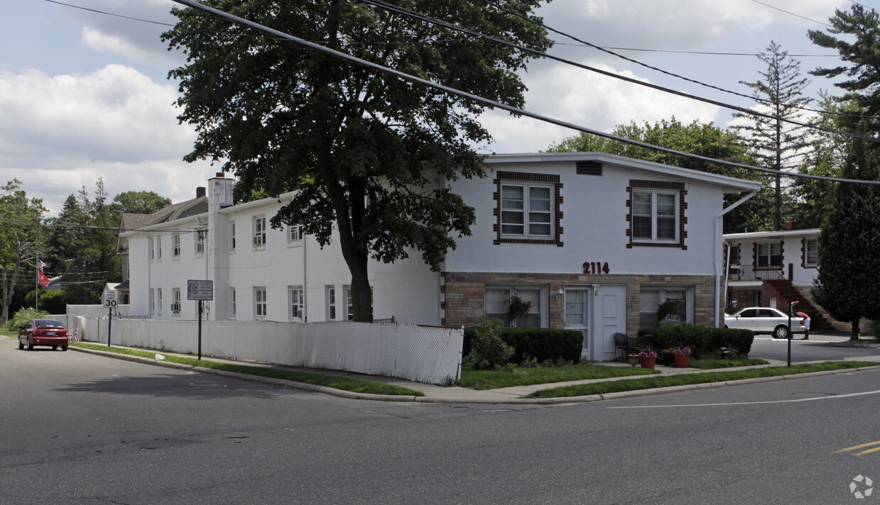 Twin Oaks Apartments - Huntington Station, NY | Apartments.com