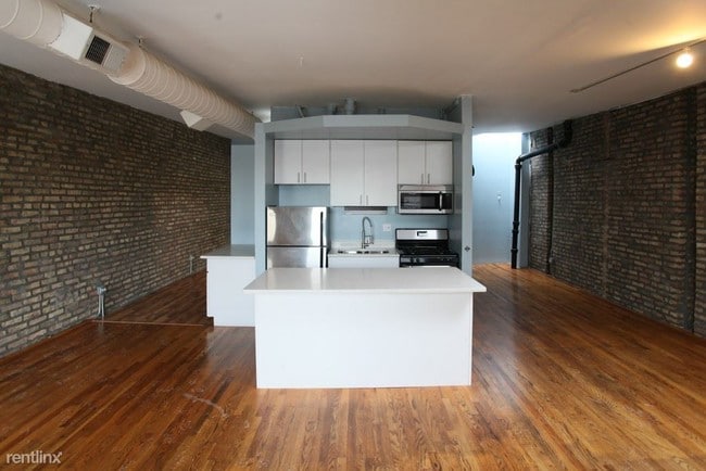 Building Photo - 1570 N Milwaukee Ave