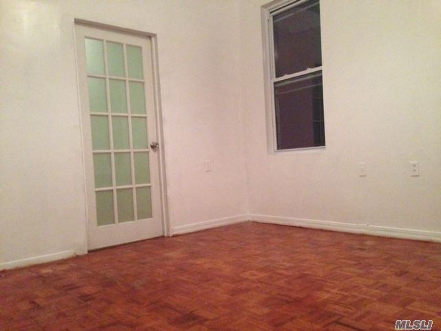 Foto del edificio - 37-17-37102 102nd St