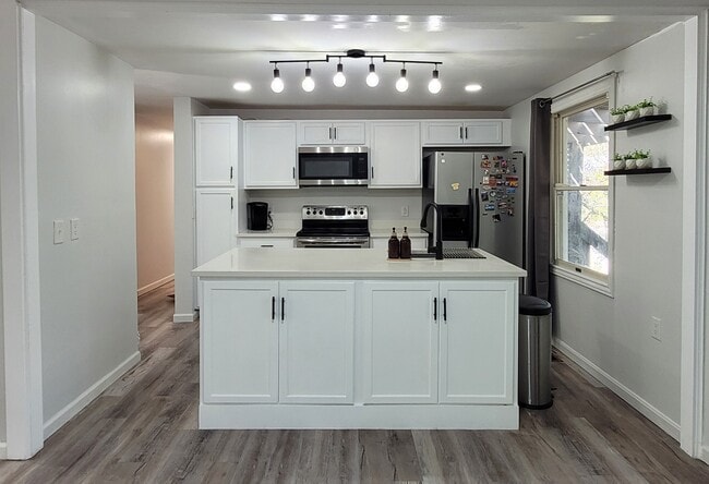 Building Photo - 4980 Caracara Ct
