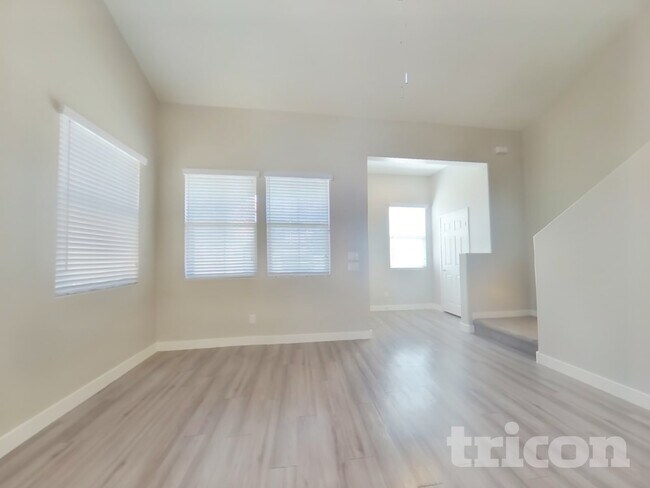 Building Photo - 2630 E Danbury Rd