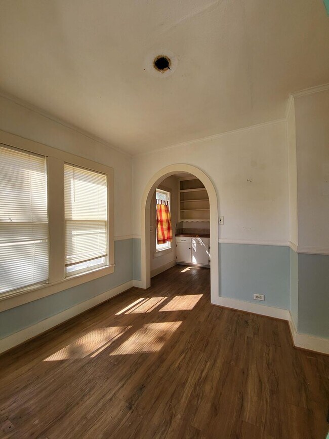Building Photo - Great home