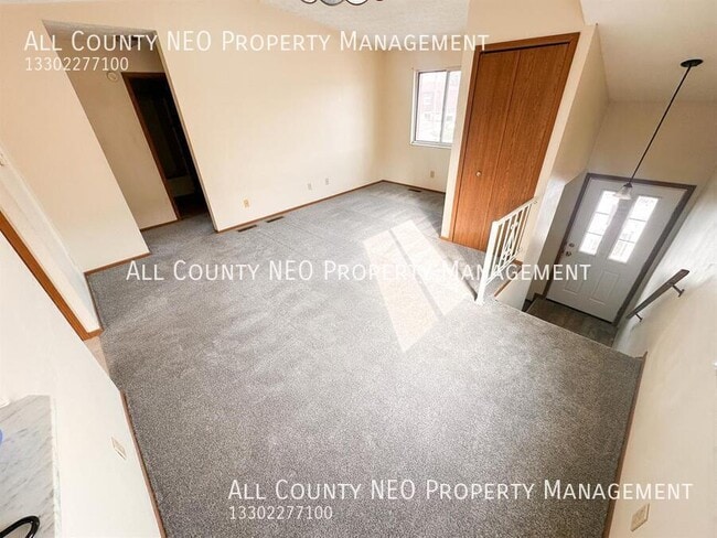 Building Photo - 217 Plum St N