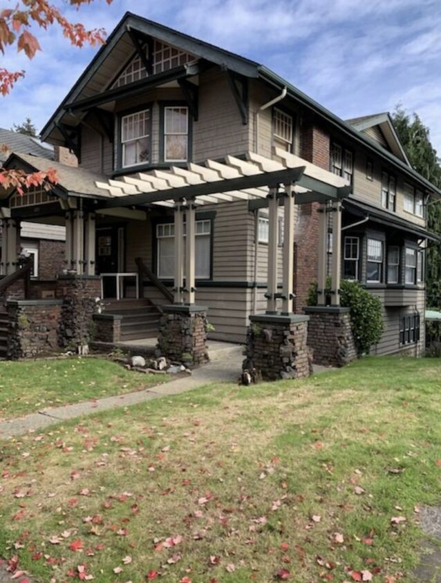 Primary Photo - 5208 18th Ave NE