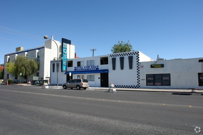 Building Photo - 813 E Ogden Ave