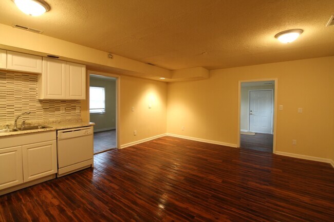 Building Photo - Beautifully remodeled 4 bedroom home!