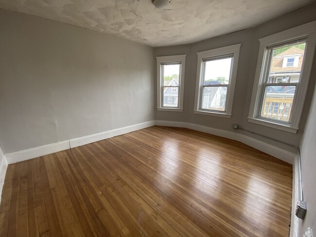 Building Photo - 6 Kingsdale St