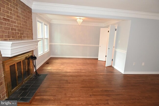 Building Photo - 1009 N Van Dorn St