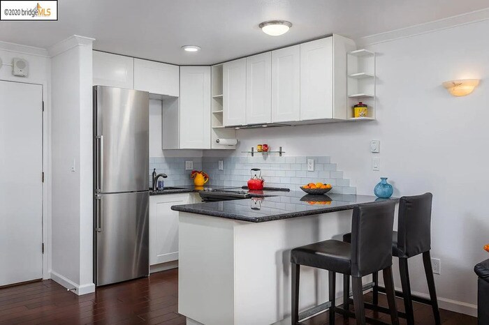 Primary Photo - Wonderful Studio Apartment ready for move in
