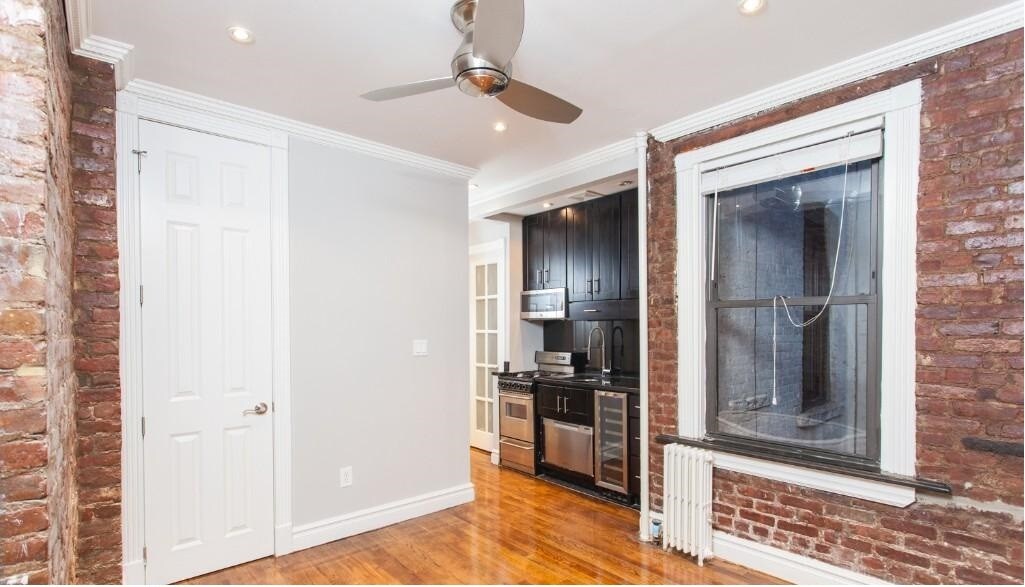 Primary Photo - 410 E 13th St