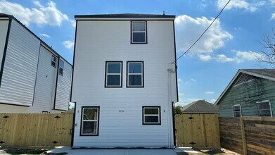 Building Photo - 9746 Garcroft St