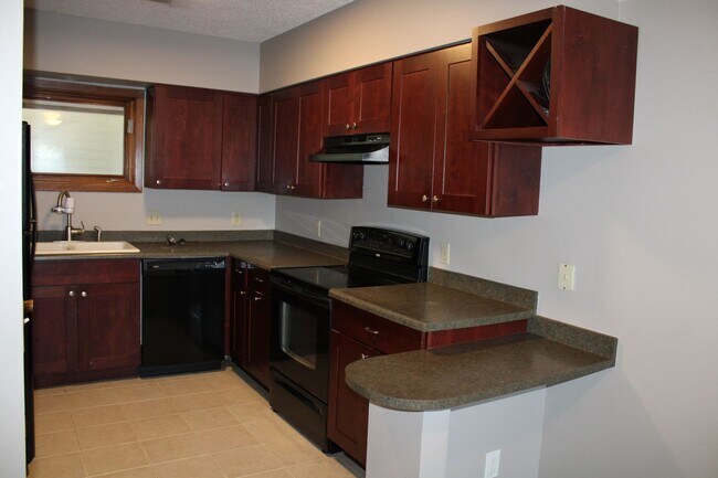 Foto del edificio - 8501 Morning Glory Ln