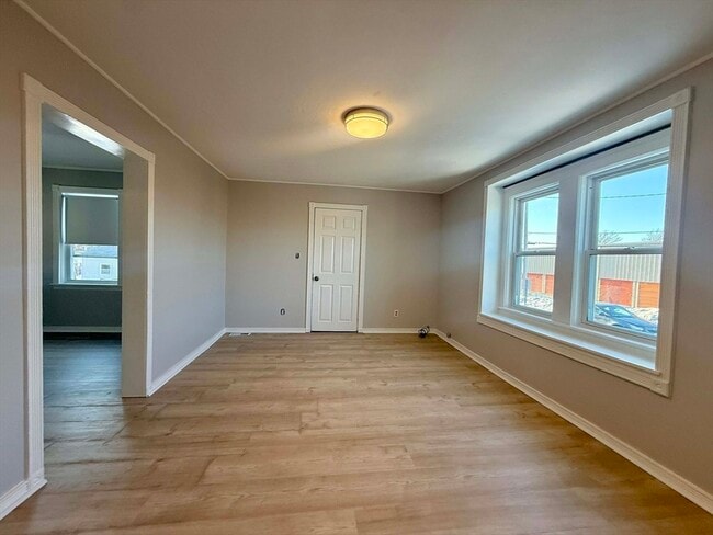 Building Photo - 141 Alexander Ave