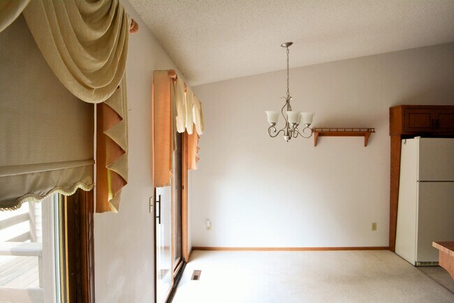 Comedor - 2002 Mesabi Ave