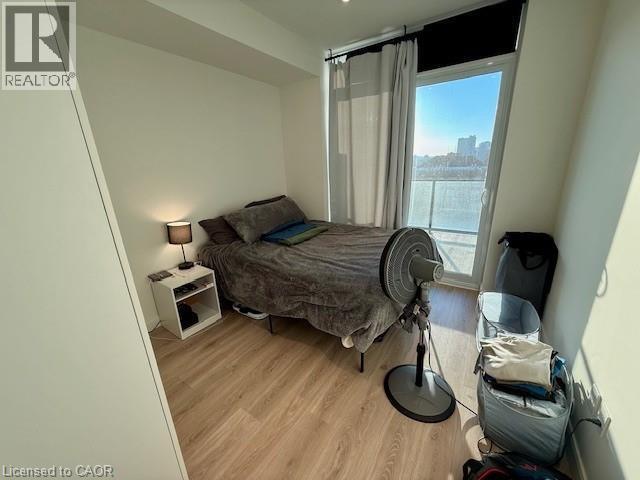 Photo du bâtiment - 741 King St W