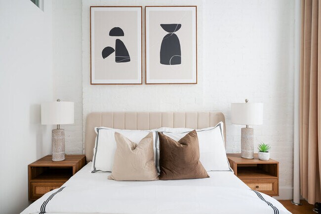Building Photo - 1288-5FS  New Renovated 2 Bedrooms in UES