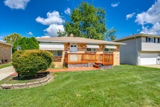 Building Photo - 24665 Robinia Dr