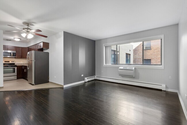 Building Photo - 6001 N Kenmore Ave
