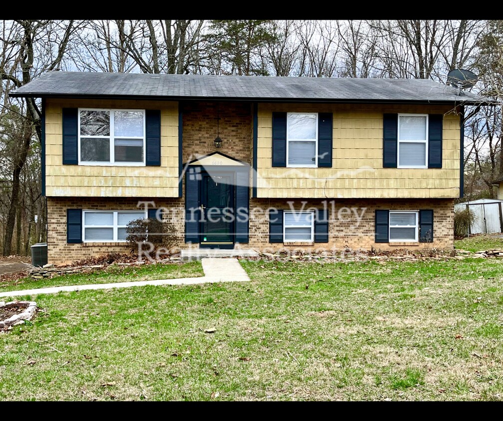 Foto principal - Spacious 3 bed/1.5 bath split foyer in Hid...
