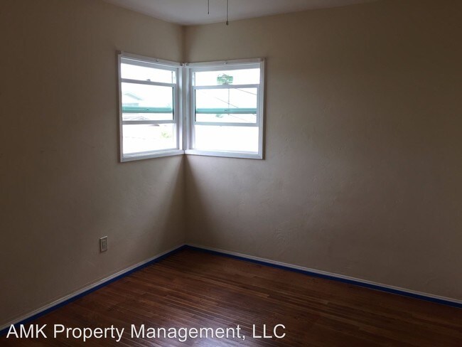 Building Photo - 4064 Oakcrest Dr