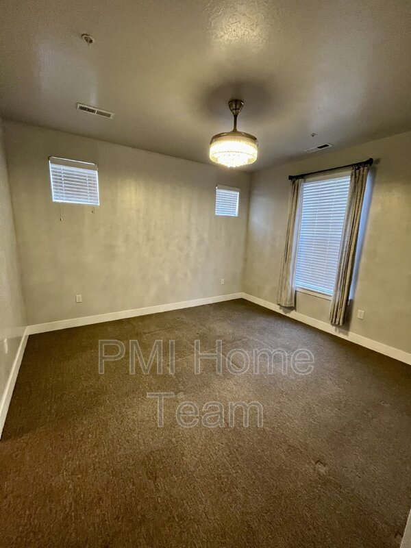 Foto del edificio - 14474 S Renner Ln