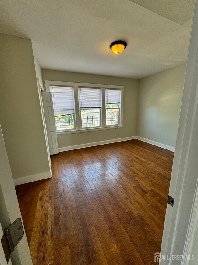 Foto del edificio - 123 University Pl