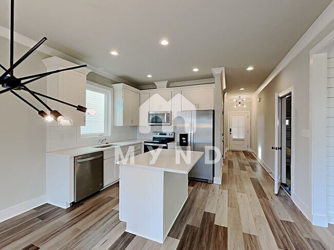 Building Photo - 820 Trinity Pk Dr