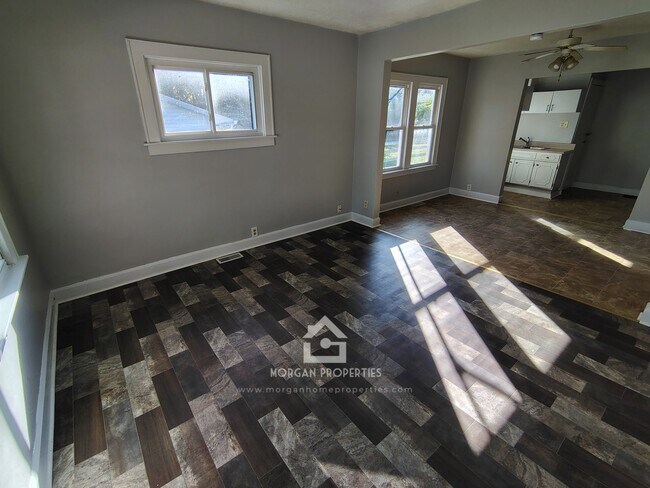 Foto del edificio - 1323 W 10th St