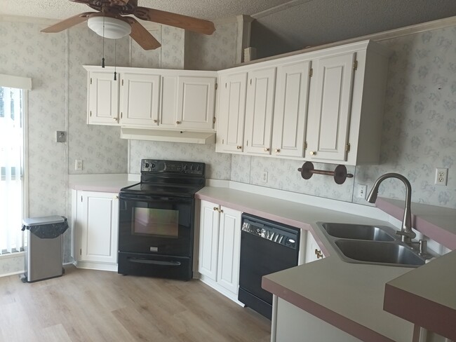 Foto del edificio - 841 W Colonial Cir