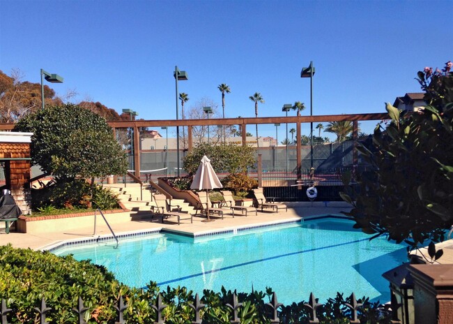 Pool and tennis courts - 8870 Villa La Jolla Dr