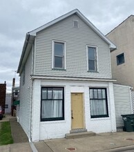 Building Photo - 215 Center St