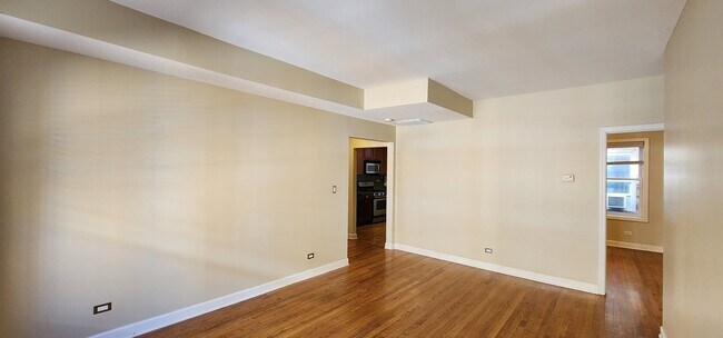 Building Photo - 4847 N Wolcott Ave