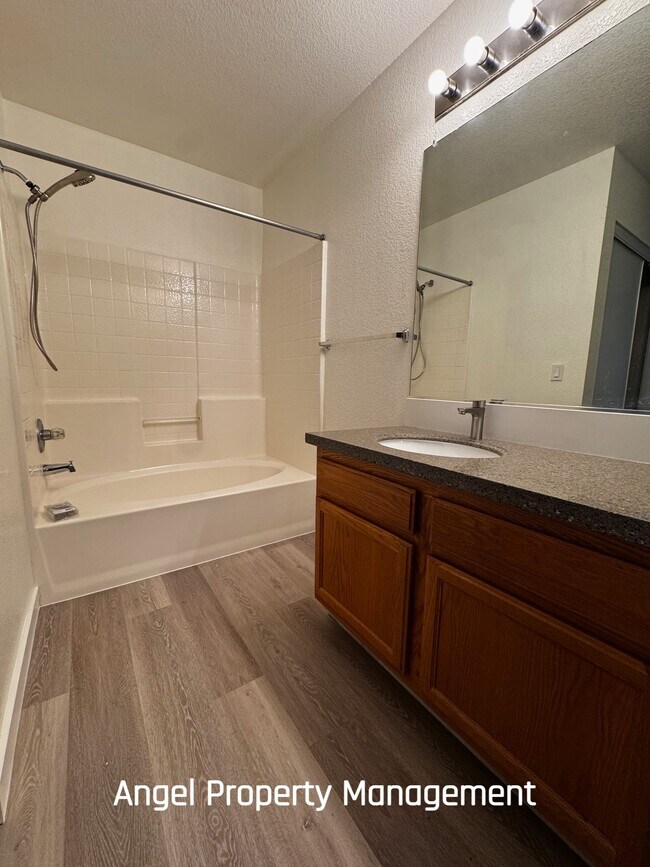 Foto del edificio - 1168 Oak Haven Way