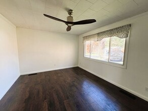 Building Photo - 4 May St