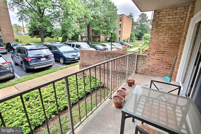 Foto del edificio - 11901 Parklawn Dr