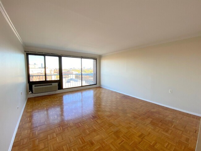 Building Photo - 1105 Massachusetts Ave