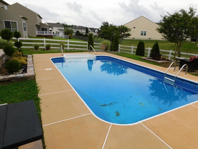 Building Photo - 104 Pebble Creek Dr
