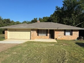 Building Photo - 324 Oakwood Cir