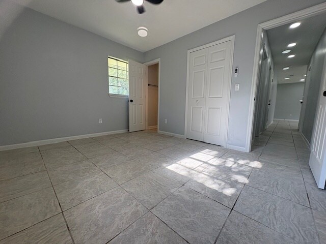 Building Photo - 1319 E Voorhis Ave