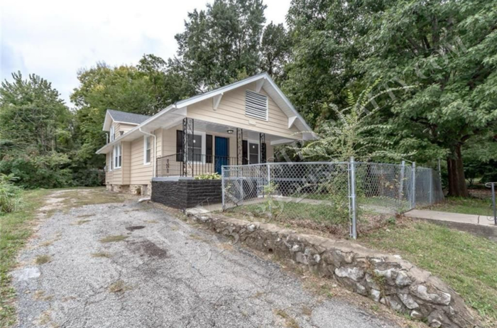 Foto principal - ADORABLE 3 bedroom 1 bathroom home in KCMO...