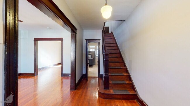 Foto del edificio - Terrific Trinidad Rowhome with Off-Street ...