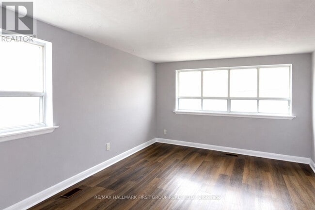 Building Photo - 43 Wentworth St W