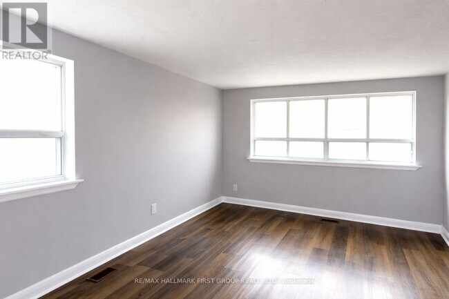 Photo du bâtiment - 43 Wentworth St W