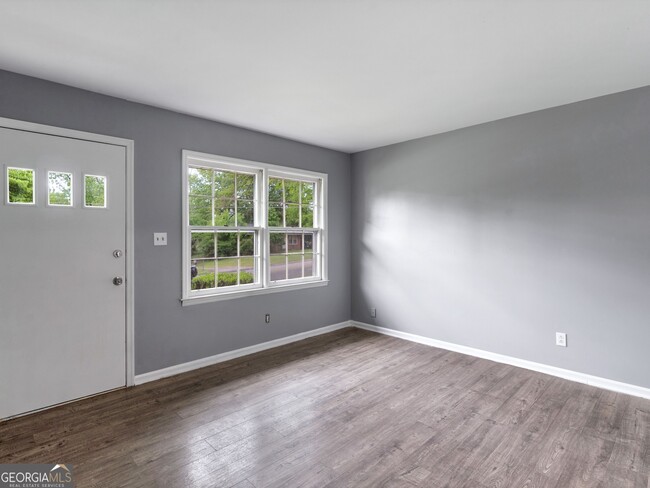 Foto del edificio - 836 Oakdale Dr
