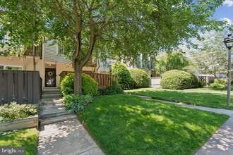 Building Photo - 1662 Valencia Way