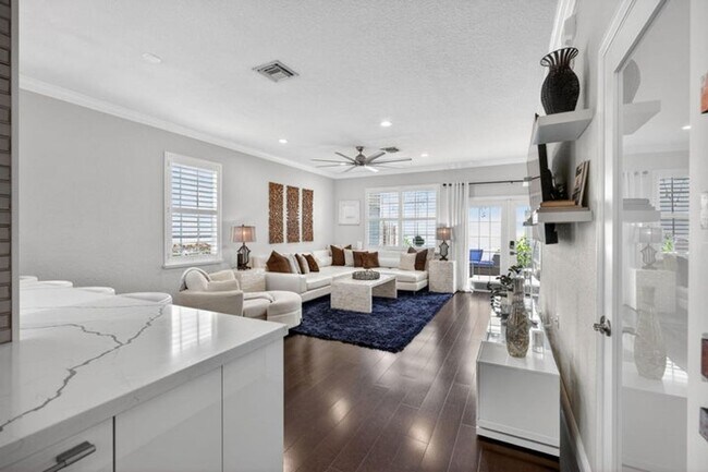 Foto del edificio - 203 E Thatch Palm Cir