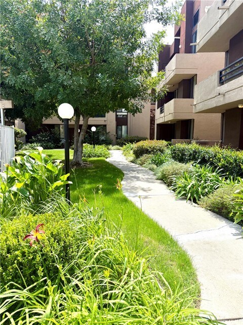 Building Photo - 7826 Topanga Canyon Blvd